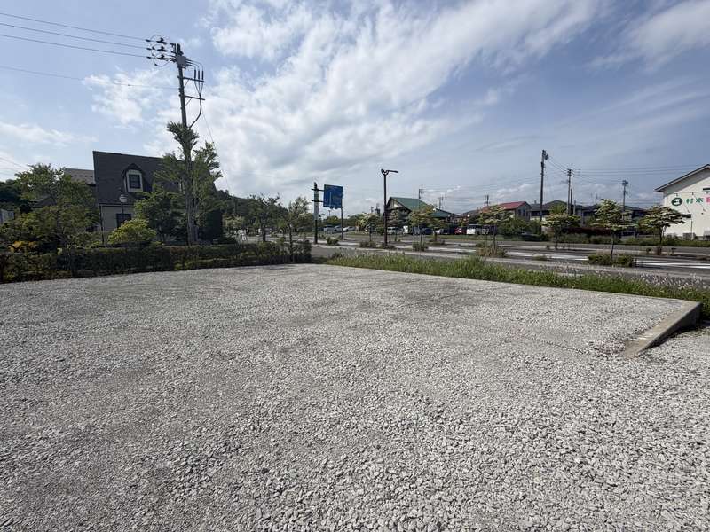 20台駐車可能な大型駐車場